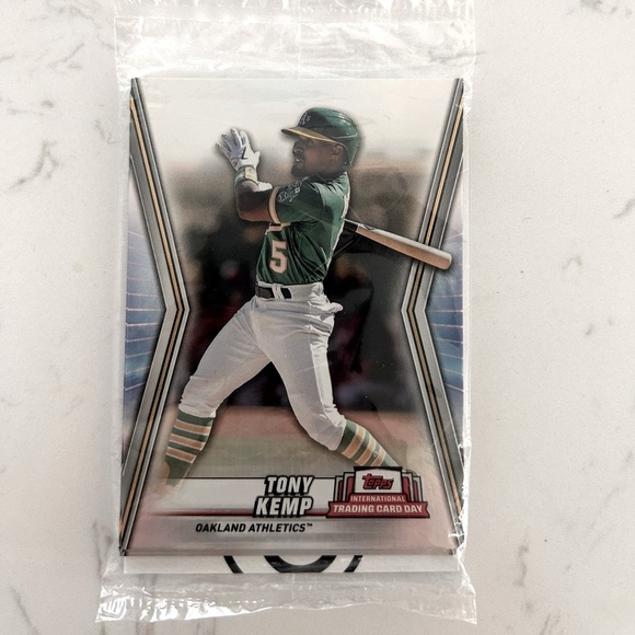 Topps Oakland Athletics Baseball Cards - Picture 1 of 5